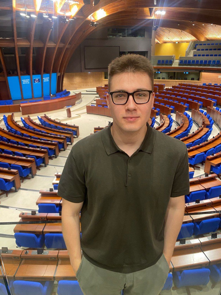 Juniorreferent Tymur Tsapliienko bei YouthBridge